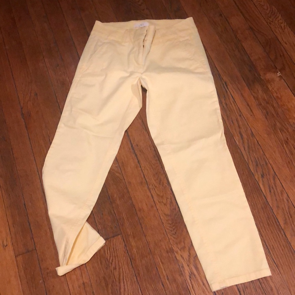 Cropped twill pant.